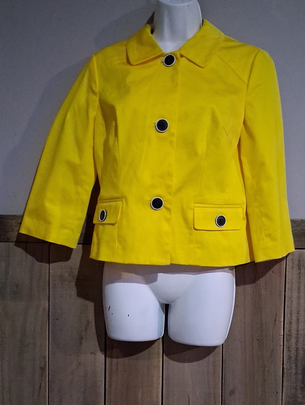 East 5th Sunny Yellow Cropped Button Blazer